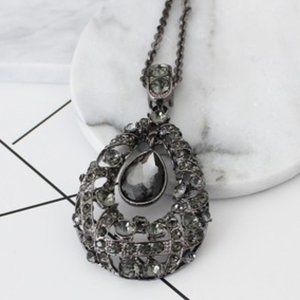 Water drop shaped necklace